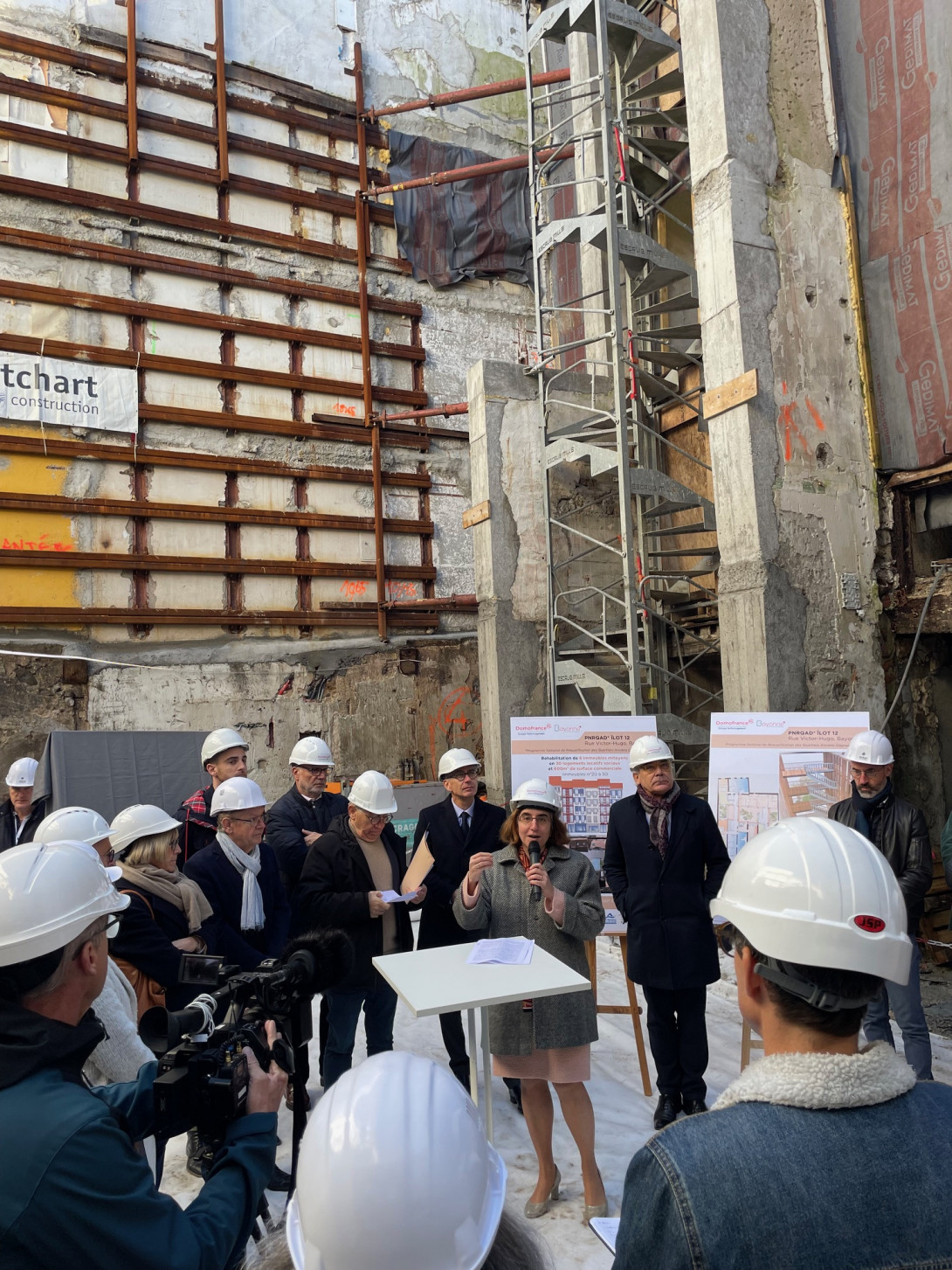 Nadia Bouyer prends la parole sur la visite de chantier à Bayonne